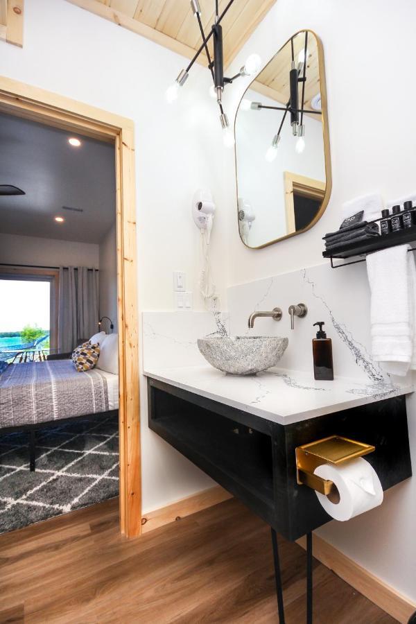 Stone Cove Waterfront Adults Only B&B 토버모리 외부 사진